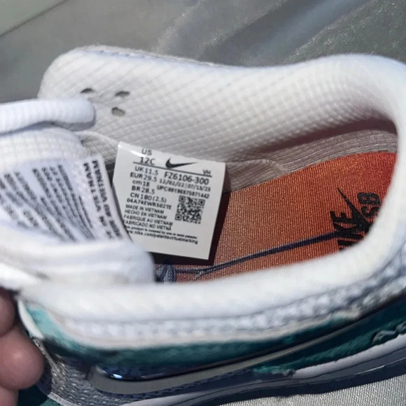 Nike SB Dunk low pro “april” size 12 childrens NIB - Picture 8 of 10